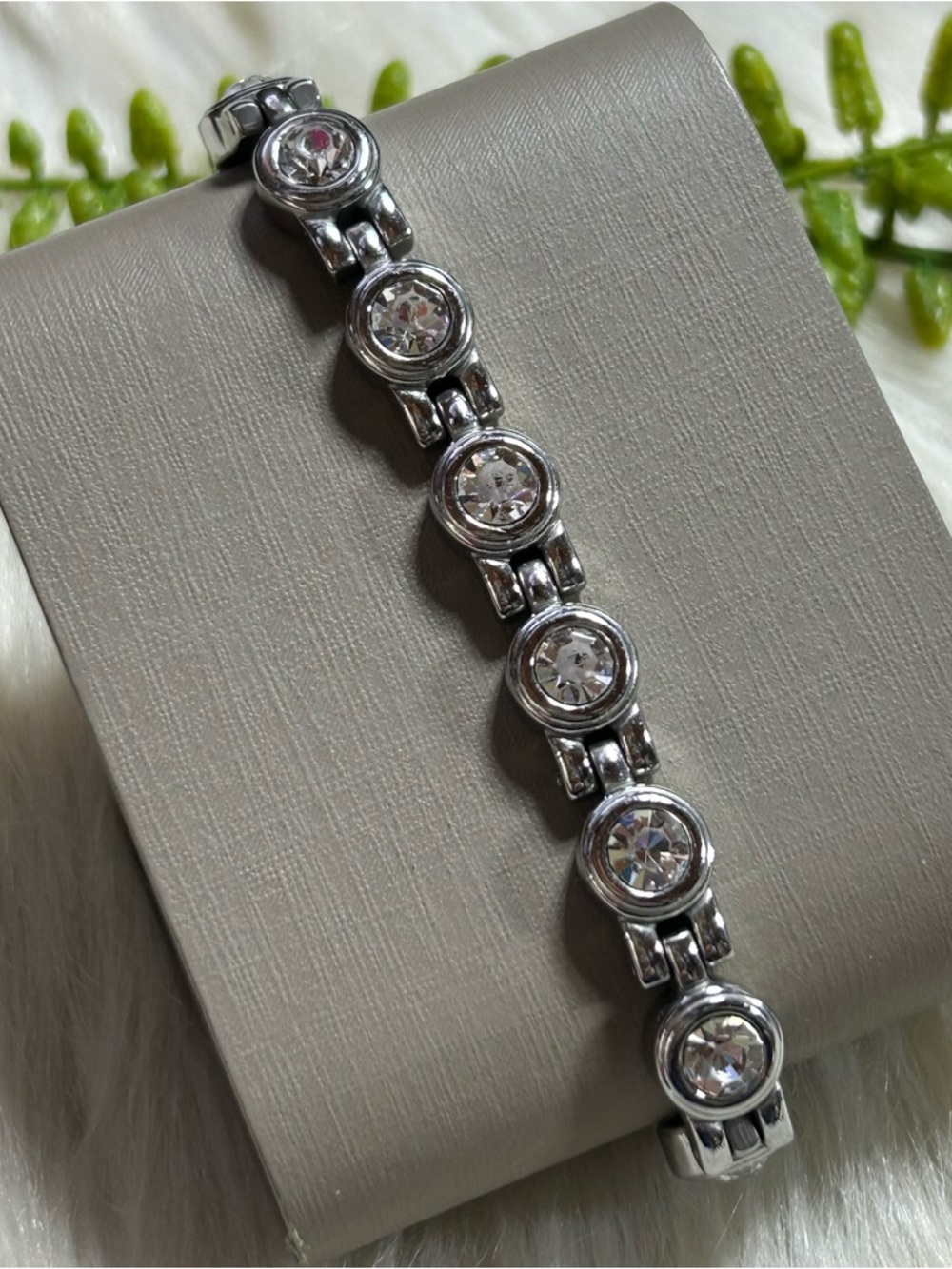 Magnetic round faceted rhinestones stainless steel Bracelet